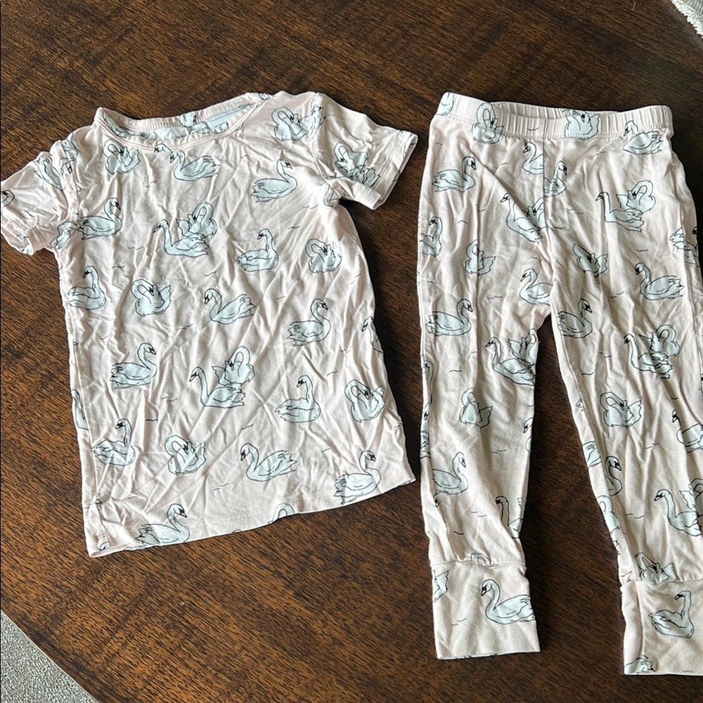 Posh Peanut Kids Swan Print Pajamas